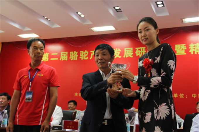 中新新疆网丨新疆旺源驼奶和新疆女子沙排联姻力推大健康理念