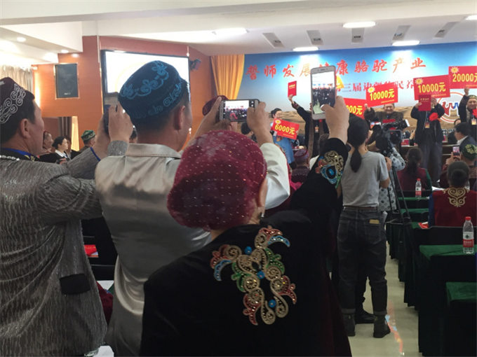 新疆晨报丨第三届边疆牧民养驼致富经验交流会暨百万奖金表彰大会在福海县召开