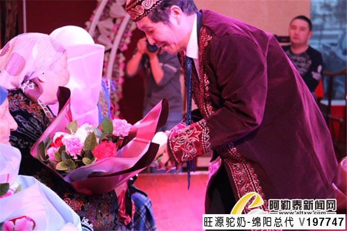 阿勒泰新闻网丨民族团结一家亲 其乐融融迎新年