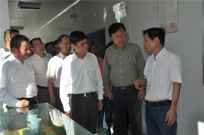 旺源骆驼奶绵阳总代理为您提供：全国政协常委干以胜、国家农业部副部长于康震一行在新疆旺源集团调研参观